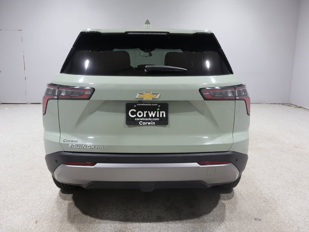 Used 2025 Chevrolet Equinox LT AWD/4WD image 3