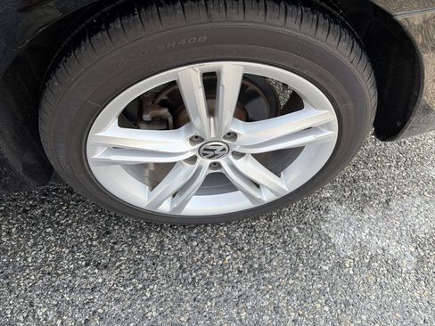 Used 2014 Volkswagen Passat 1.8T SEL Premium image 17