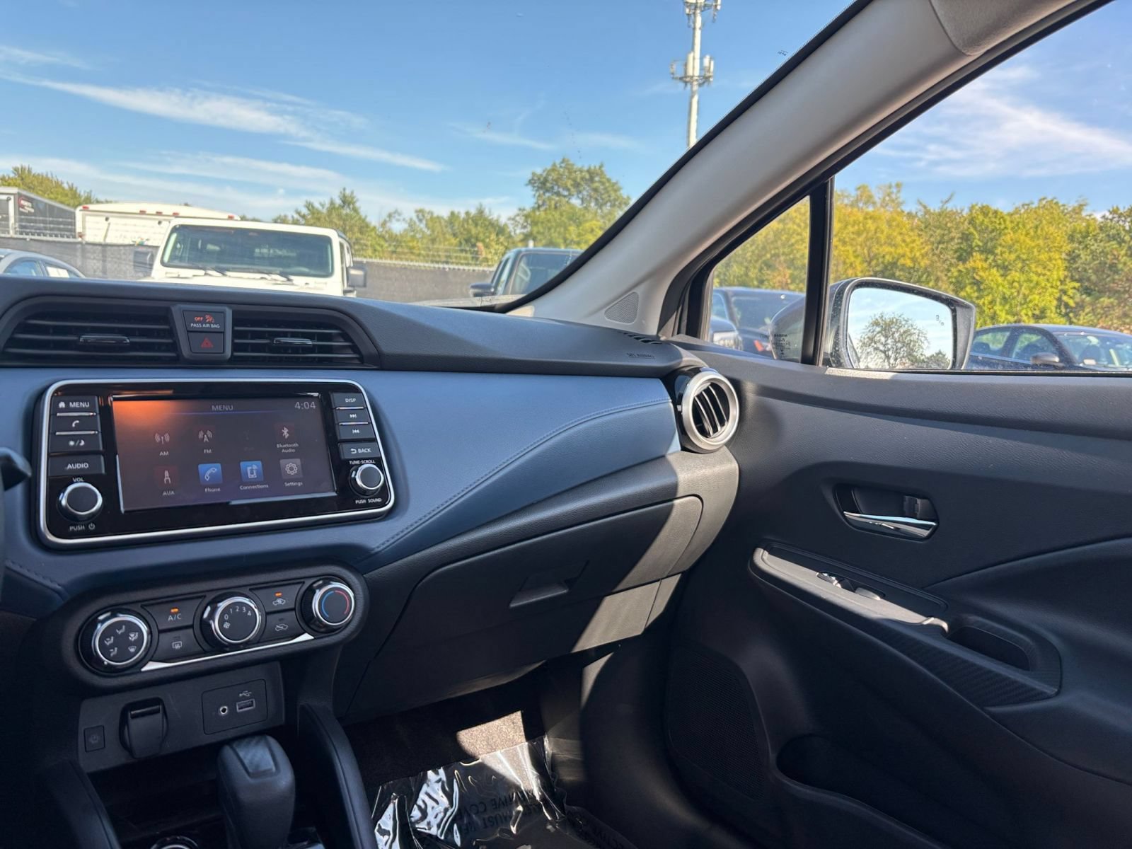 Used 2025 Nissan Versa SV FWD image 32