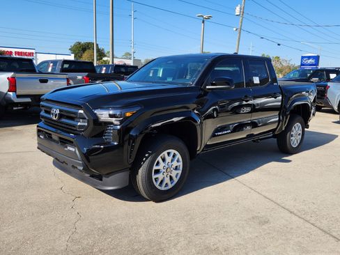 New 2026 Toyota Tacoma SR5 image 3