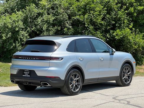 Certified 2025 Porsche Cayenne AWD/4WD image 6