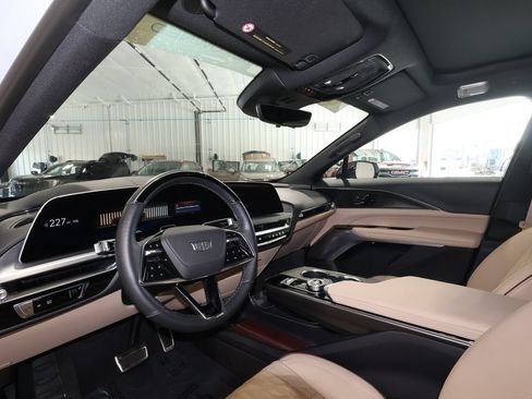 Certified 2026 Cadillac Lyriq Signature Luxury w/ Nappa Leather Package AWD/4WD image 9
