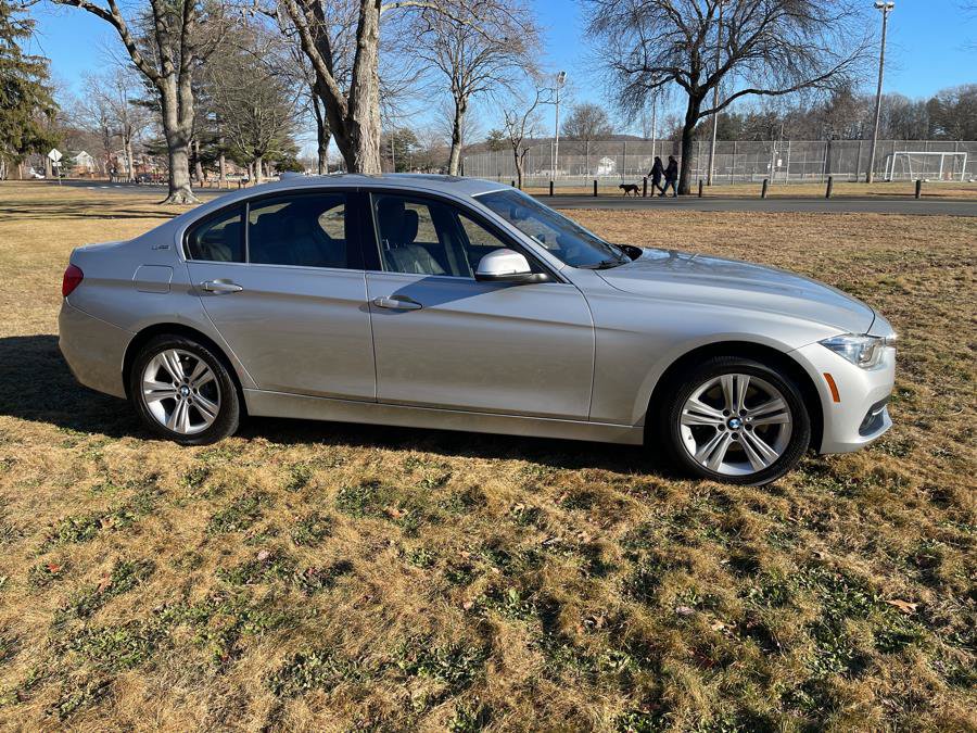 Used 2017 BMW 330e w/ Technology Package RWD image 3