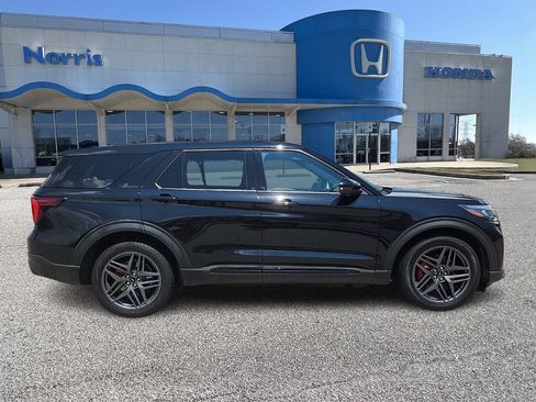 Used 2025 Ford Explorer ST AWD/4WD image 5