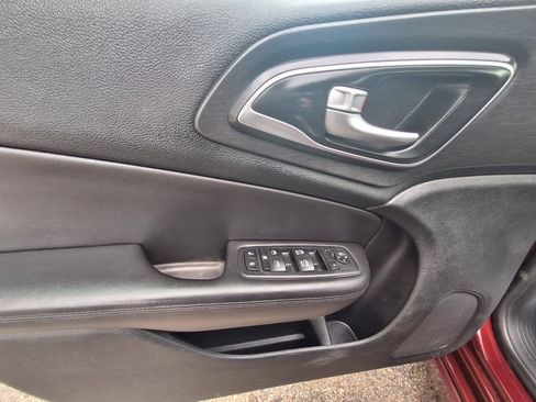 Used 2016 Chrysler 200 Limited Platinum w/ Comfort & Convenience Group FWD image 16