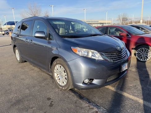 Used 2015 Toyota Sienna XLE Premium image 1