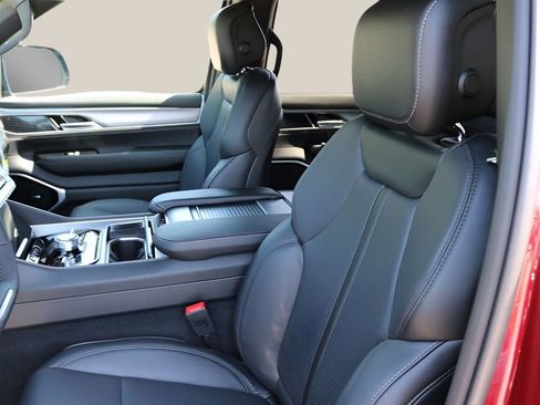 New 2026 Jeep Grand Wagoneer Limited AWD/4WD image 12
