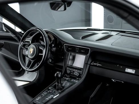 Used 2016 Porsche 911 R image 33