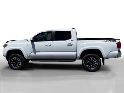 Used 2017 Toyota Tacoma SR5 w/ Tow Package RWD image 2