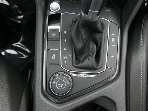 Used 2018 Volkswagen Tiguan SE AWD/4WD image 20