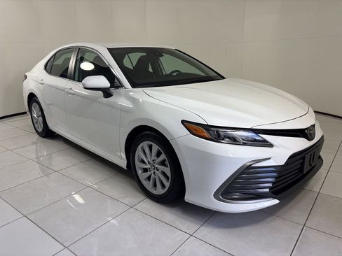Used 2023 Toyota Camry LE image 7