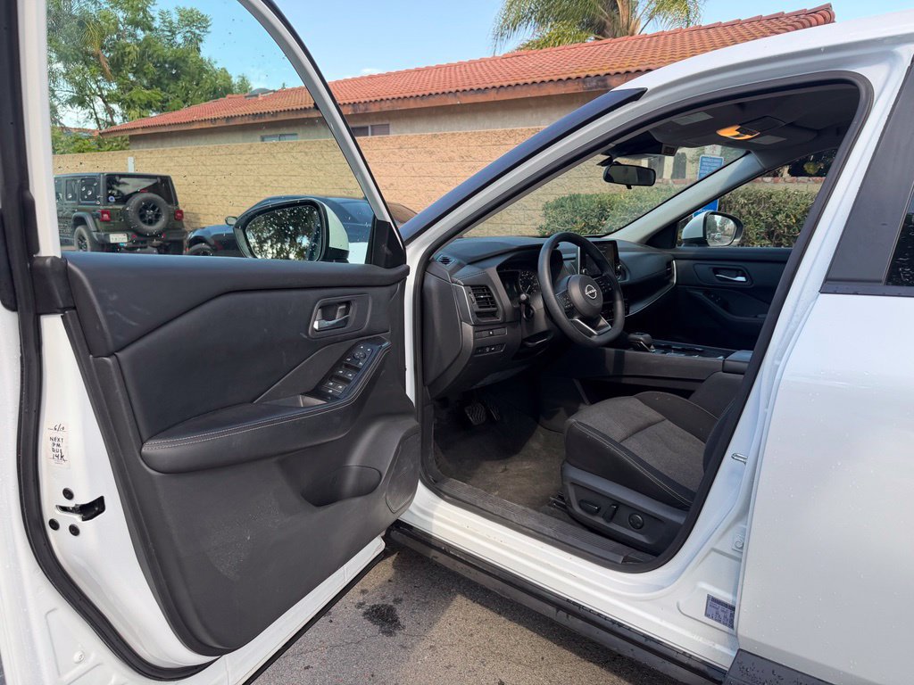 Used 2024 Nissan Rogue SV FWD image 19