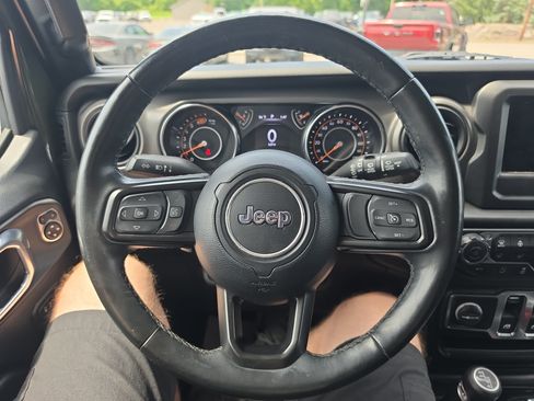 Used 2022 Jeep Wrangler Sport AWD/4WD image 18