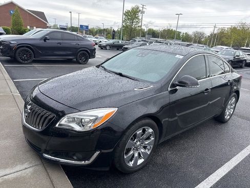 Used 2017 Buick Regal Premium w/ Driver Confidence Package #1 AWD/4WD image 3