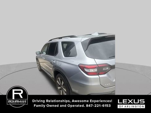 Used 2024 Honda Pilot Touring image 4