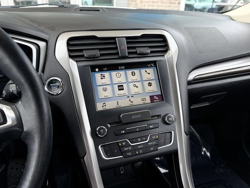 Used 2018 Ford Fusion SE w/ Equipment Group 602A FWD image 32