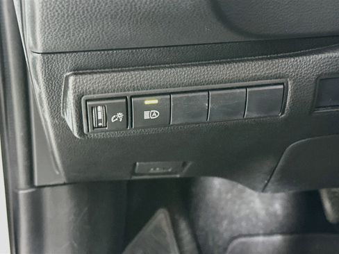 Used 2020 Toyota Corolla LE FWD image 16
