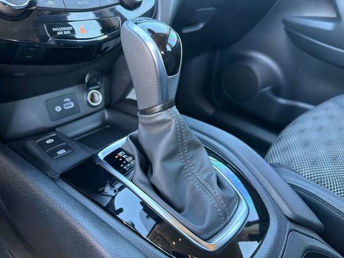 Used 2022 Nissan Rogue Sport SV w/ Technology Package image 31