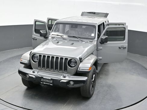 Used 2023 Jeep Wrangler Unlimited Sahara AWD/4WD image 43