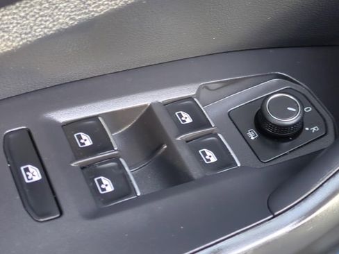Used 2024 Volkswagen Jetta SE FWD image 19