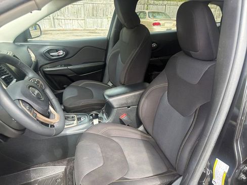 Used 2015 Jeep Cherokee Latitude w/ Cold Weather Group FWD image 13