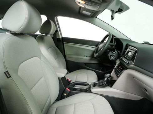 Used 2017 Hyundai Elantra SE FWD image 19