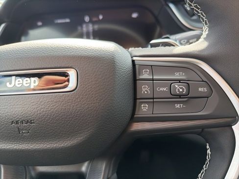 New 2025 Jeep Grand Cherokee 4WD image 17