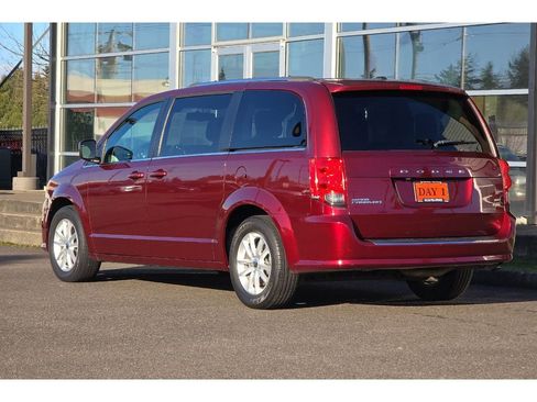 Used 2018 Dodge Grand Caravan SXT image 8