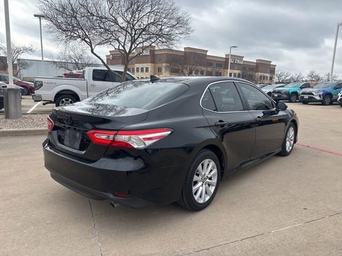 Used 2020 Toyota Camry LE image 5
