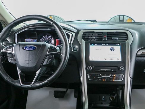 Used 2017 Ford Fusion SE w/ Fusion SE Technology Package FWD image 17