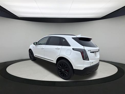 New 2026 Cadillac XT5 Sportv w/ LPO, Onyx Lite Package AWD/4WD image 4