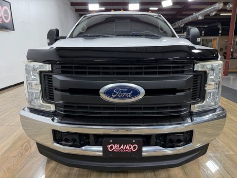 Used 2018 Ford F350 4x4 Crew Cab XL DRW w/ Power Equipment Group image 2