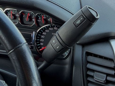 Used 2019 Chevrolet Suburban LT image 32