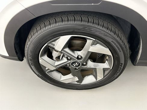 Used 2025 Hyundai Venue SEL FWD image 11