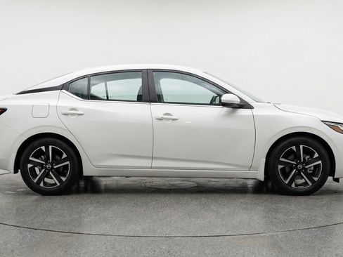Used 2025 Nissan Sentra SV FWD image 11