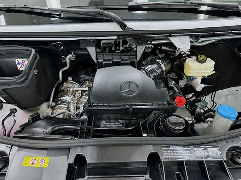 Used 2025 Mercedes-Benz Sprinter 2500 image 25