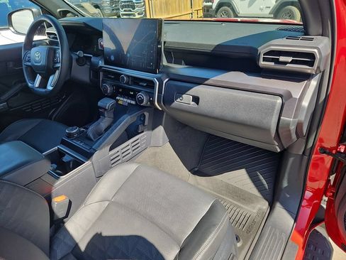Used 2025 Toyota 4Runner TRD Off-Road Premium AWD/4WD image 17