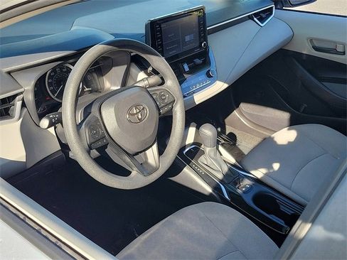 Used 2022 Toyota Corolla LE image 7