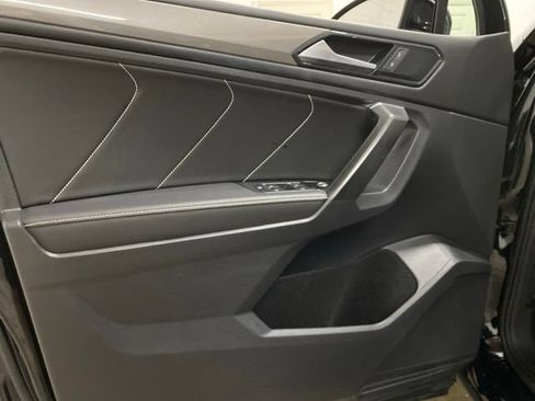 Used 2023 Volkswagen Tiguan SE w/ Panoramic Sunroof Package FWD image 36