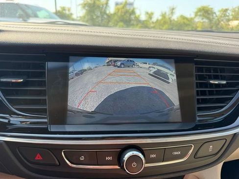 Used 2018 Buick Regal Essence w/ Driver Confidence Package #1 FWD image 21
