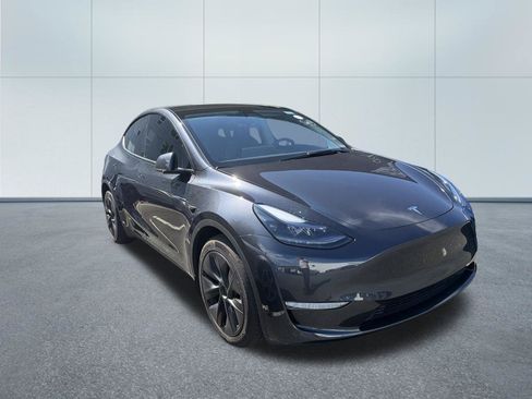 Used 2024 Tesla Model Y Long Range AWD/4WD image 3