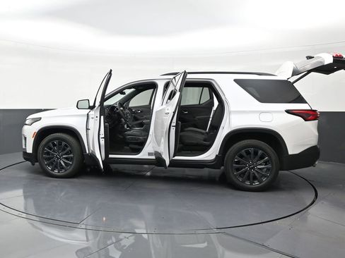 Used 2023 Chevrolet Traverse RS FWD image 31