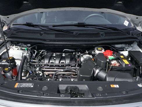 Used 2019 Ford Explorer XLT w/ Equipment Group 201A image 13