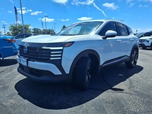 Used 2025 Nissan Kicks SR AWD/4WD image 4