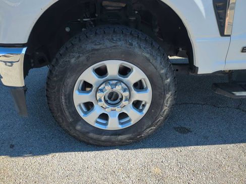 Used 2024 Ford F250 XLT w/ FX4 Off-Road Package image 31