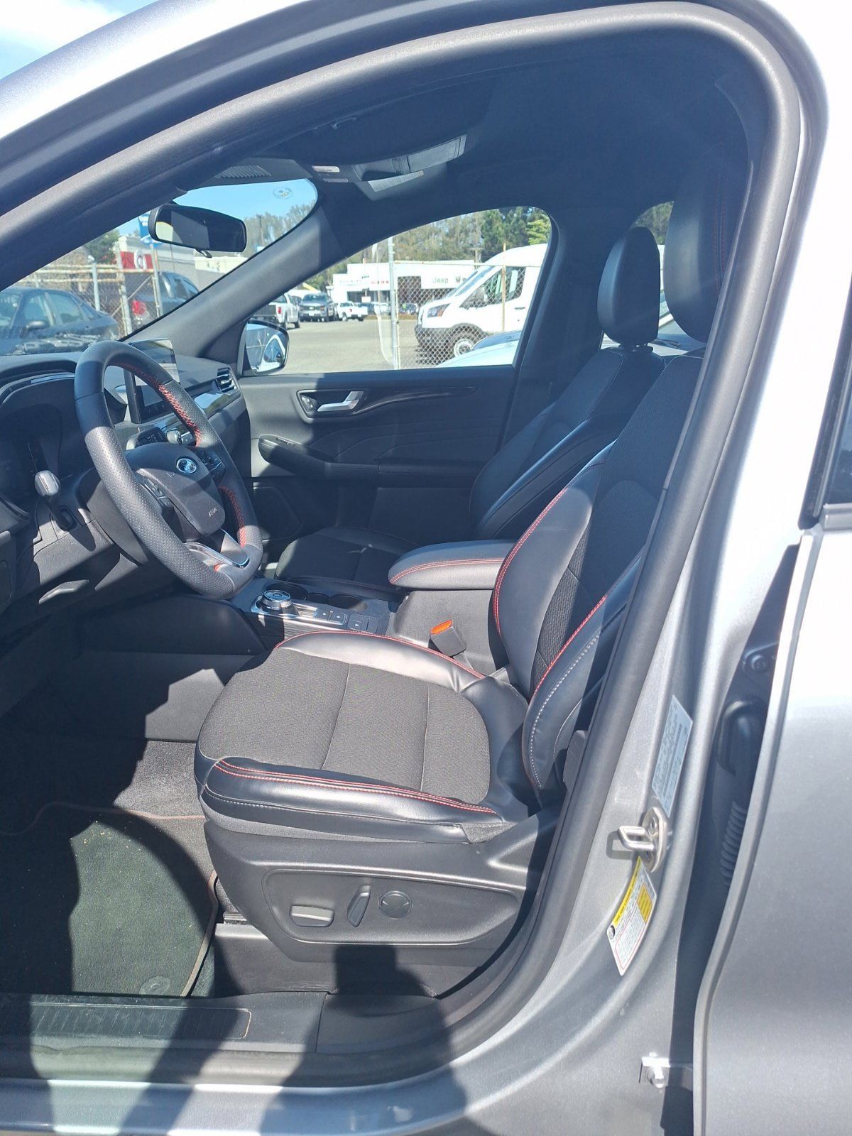 Used 2023 Ford Escape ST-Line Select AWD/4WD image 11