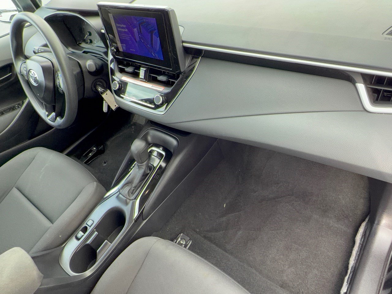 Used 2025 Toyota Corolla LE FWD image 31