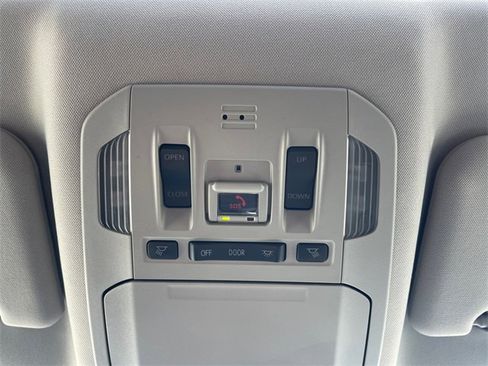 Used 2022 Toyota Highlander Limited image 28