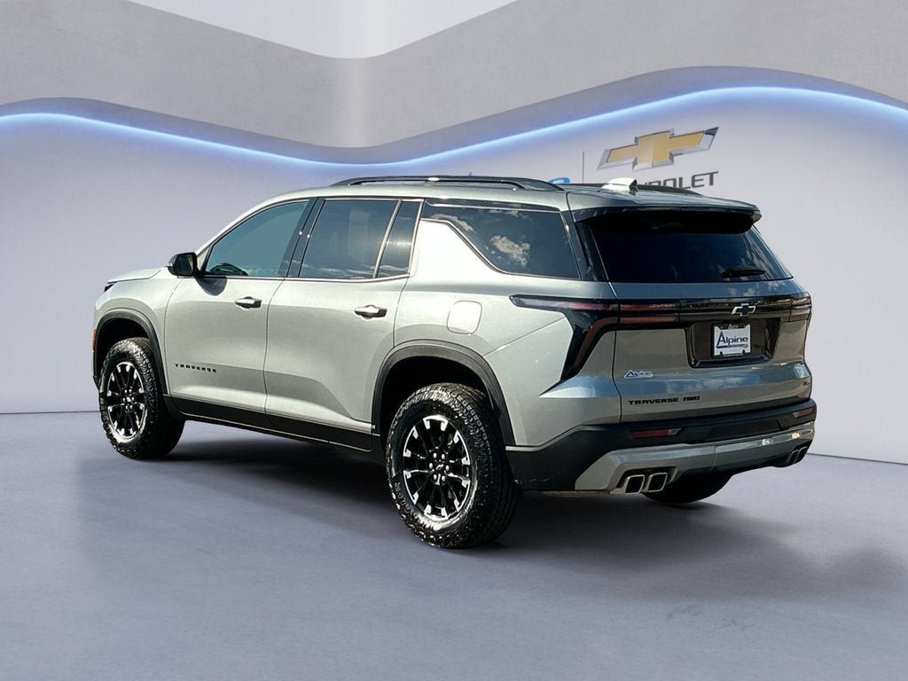 Used 2025 Chevrolet Traverse Z71 AWD/4WD image 3