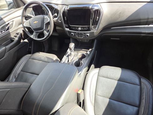 Used 2021 Chevrolet Traverse LT FWD image 25